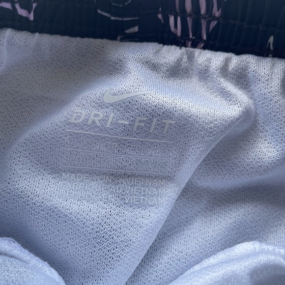 BNWT Nike Little Girls All Over Print Tempo Short, XS (4) - Picture 4 of 4